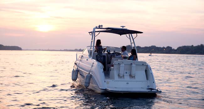 boating in queensland sunset